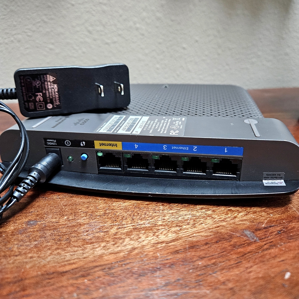 Cisco Linksys E2500 Black Wireless Router - Picture 5 of 6